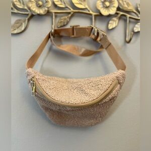 NWOT Pink Lily Camel Teddy Belt Bag
